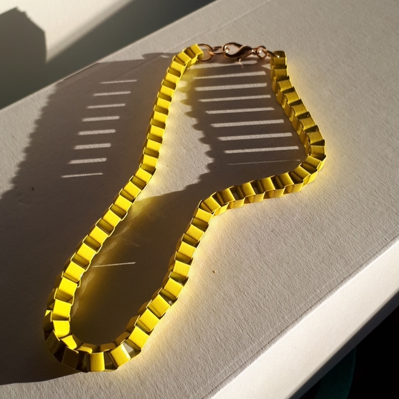 Yellow box chain necklace - Picture 3 of 3